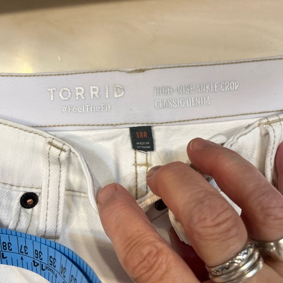 NWTTorrid High-Rise Ankle Crop Classic Denim in White - Picture 4 of 5